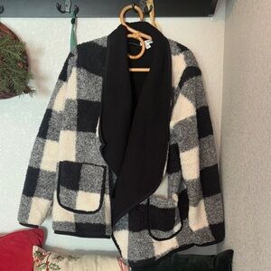 Sonoma Black and White Checkered TeddySherpa wrap Jacket